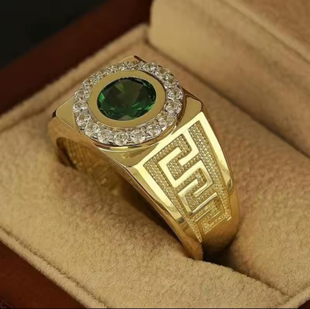 Fashion Men's Classic Gold Color Ring Luxurly Inlaid with Green Stone Rings for Men Party Wedding Ring Anniversary Gift